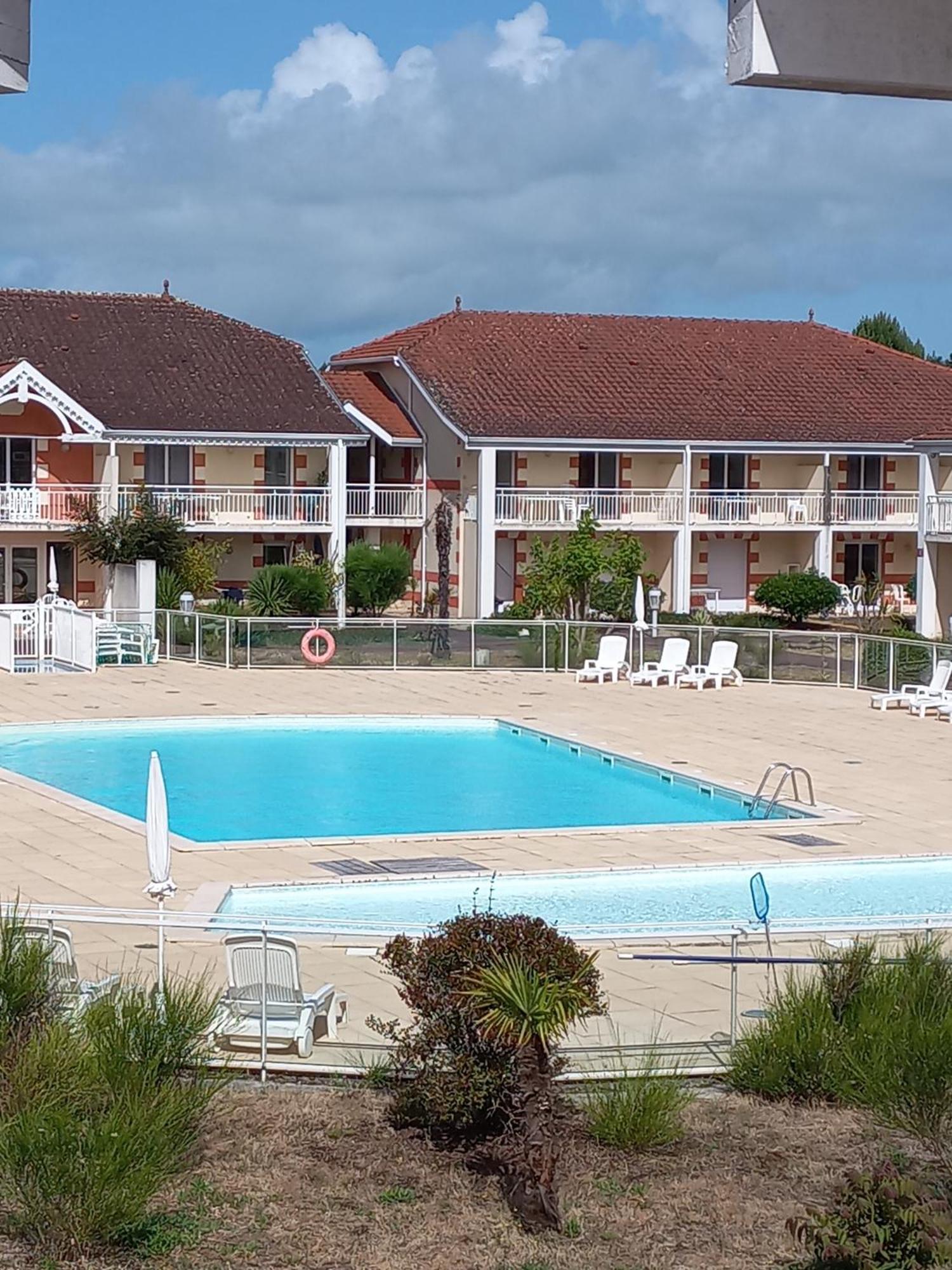 Appartement Le Verdon Sur Mer Esterno foto